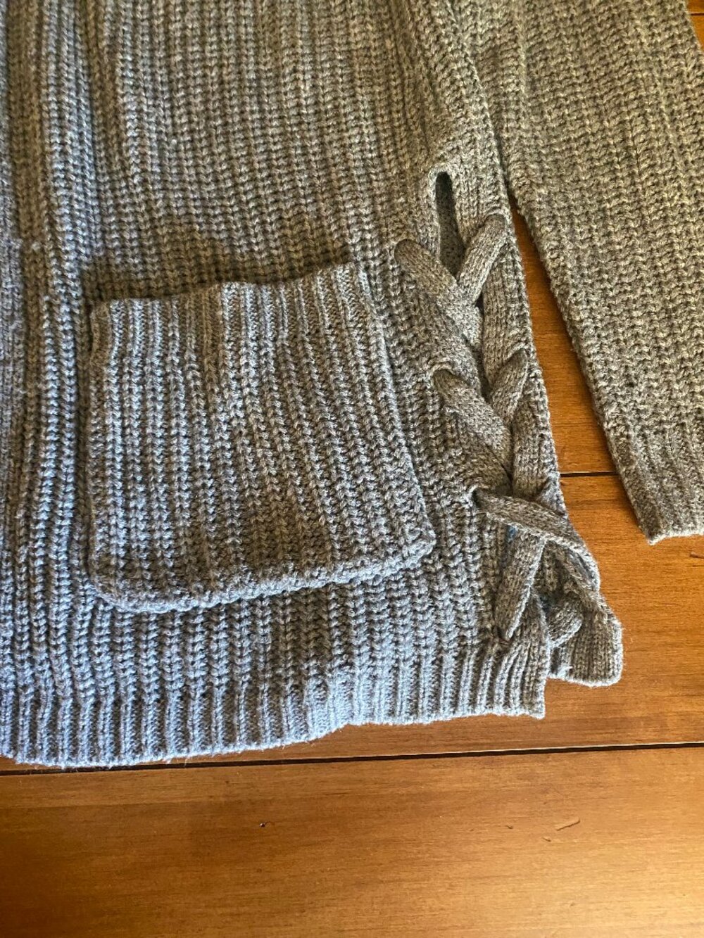 Women's Gray Knit Sweater Medium - Picture 8 of 9